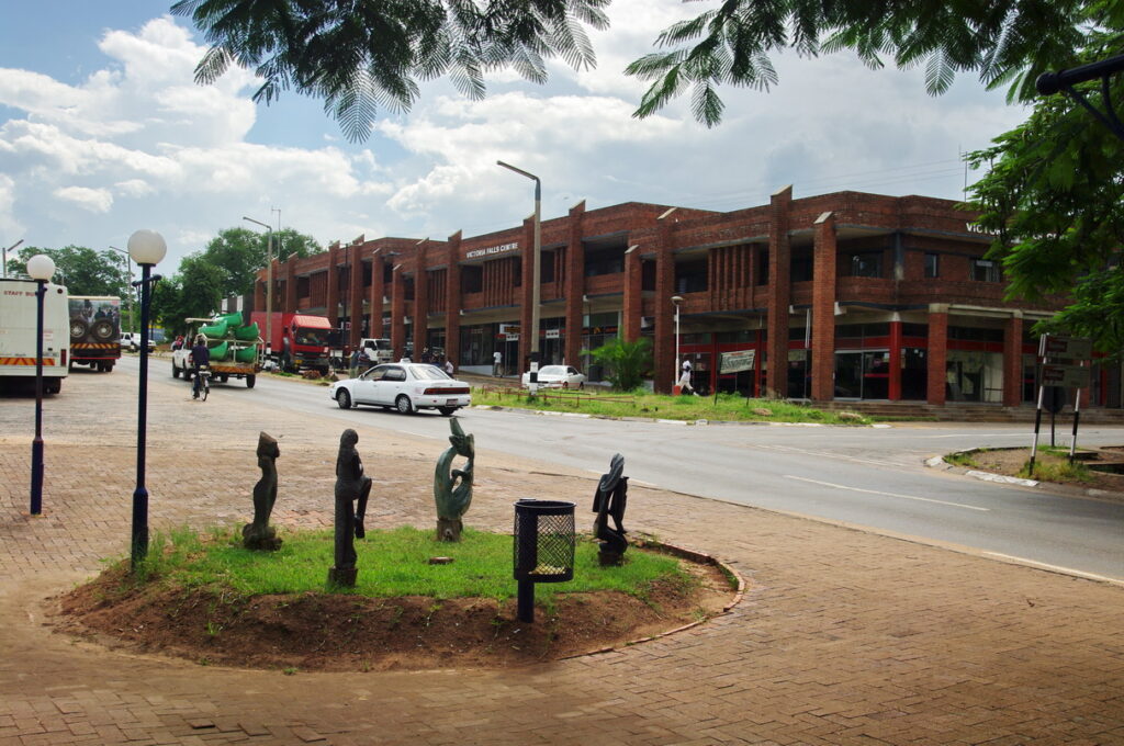 across Victoria Falls town in Zimbabwe ansehen