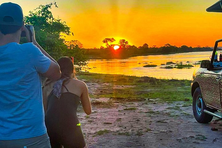 Dry private 4x4 bush safari in Victoria Falls