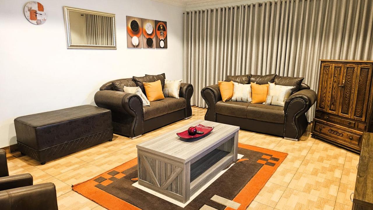 Grey Oak Holiday House, Bulawayo, Zimbabwe