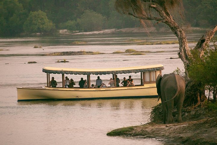 Ra-ikane luxury sunset cruise victoria in Victoria Falls