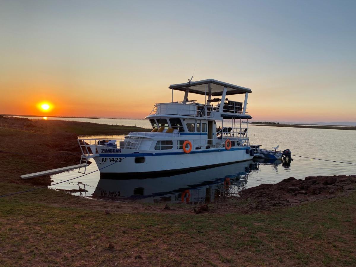 Siesta Houseboat, Cutty Sark Harbour, Kariba, Zimbabwe